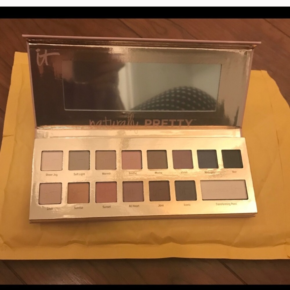 NWT-IT cosmetics 🎈🎈sale listing🎈🎈